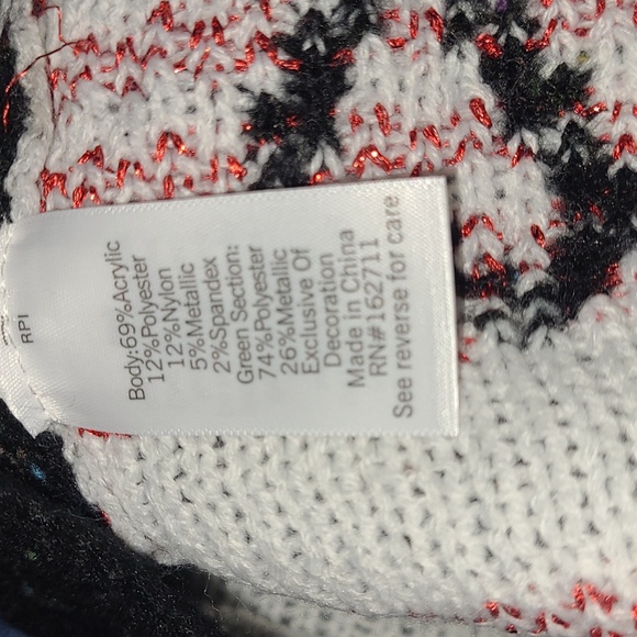 Holiday Top - Picture 5 of 5